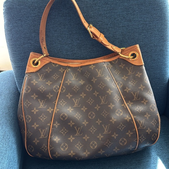 Authentic Louis Vuitton Gallieria - Picture 2 of 5